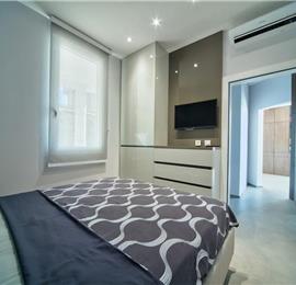 6 bedroom villa with pool and roof terrace, Sveti Stefan, sleeps 12